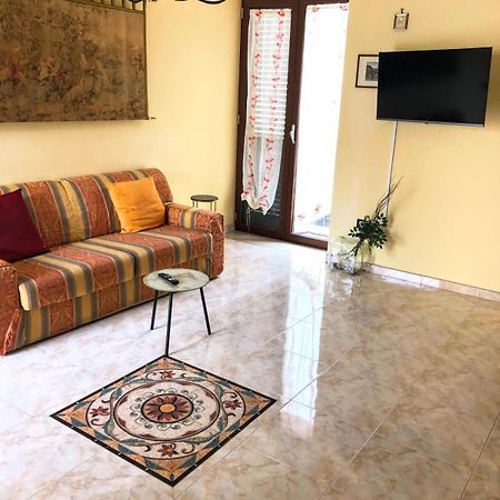 Di Padre In Figlio Bed & Breakfast กาแซร์ตา ภายนอก รูปภาพ